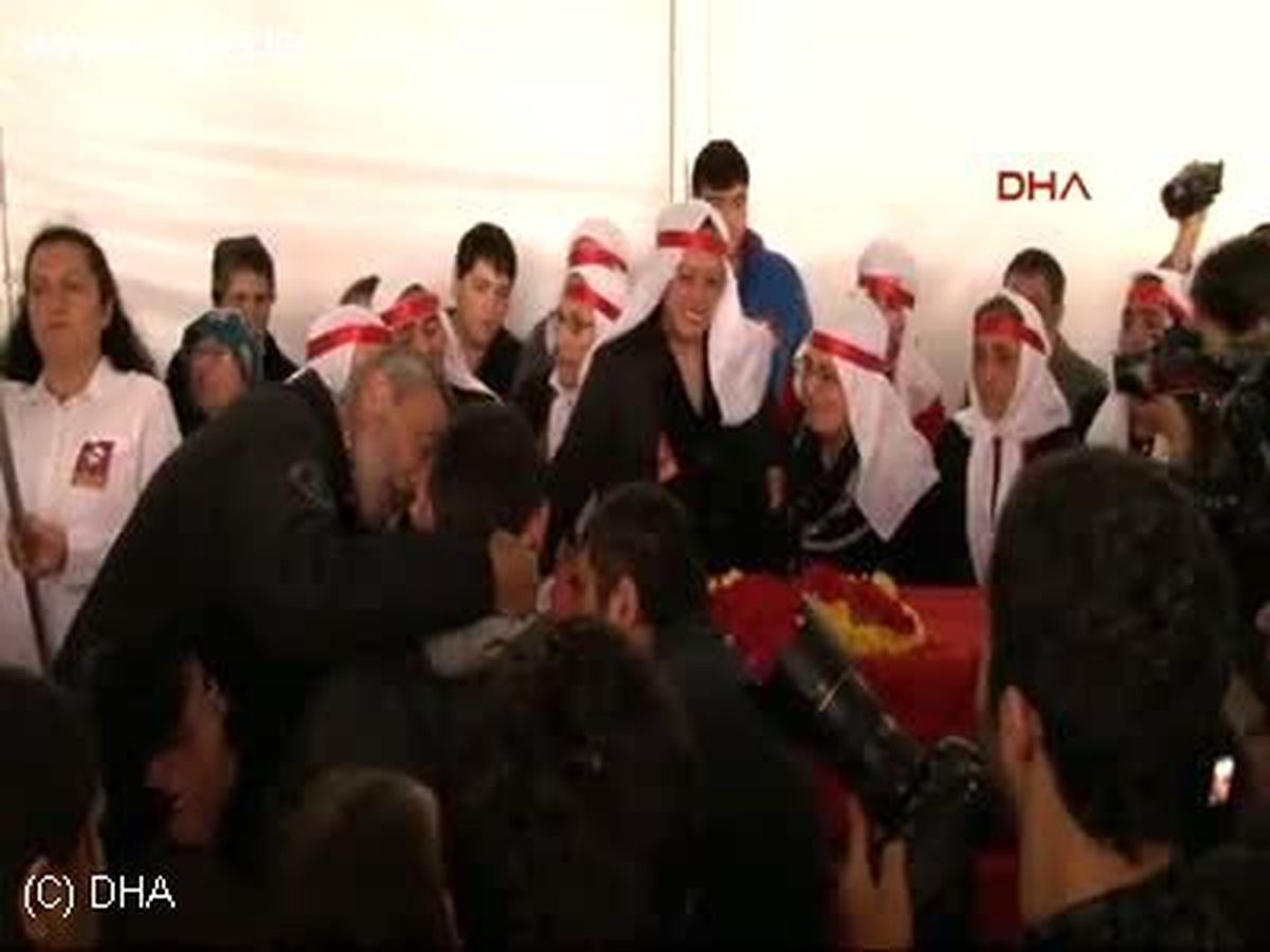 Hasan Ferit Gedik\'in Cenazesinde Gerginlik