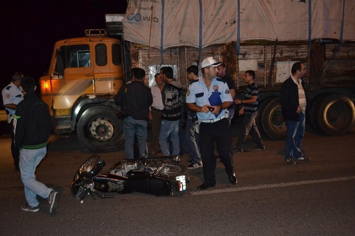 Kamyonla Motosiklet Çarpıştı: 1 Yaralı