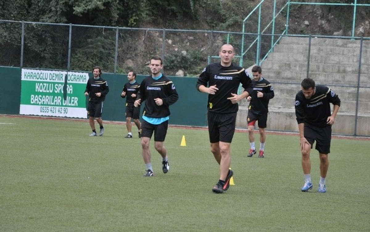 Kozlu Belediyespor Hazırlıklarını Sürdürüyor