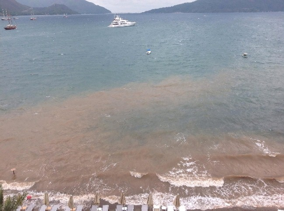 Marmaris\'te Lodos ve Yağış Hayatı Olumsuz Etkiledi