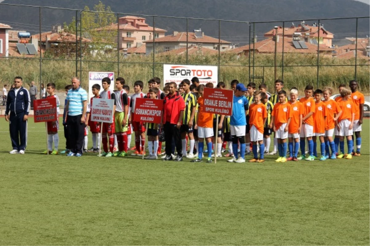 Osmancık\'ta Uluslararası Çocuk Futbol Turnuvası