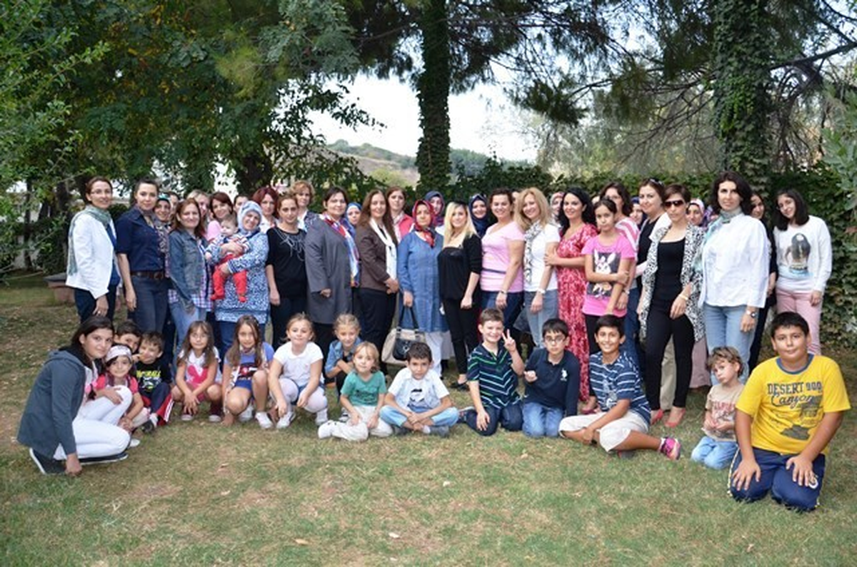 Polis Eşleri Yaza Veda Pikniğinde Bir Araya Geldi