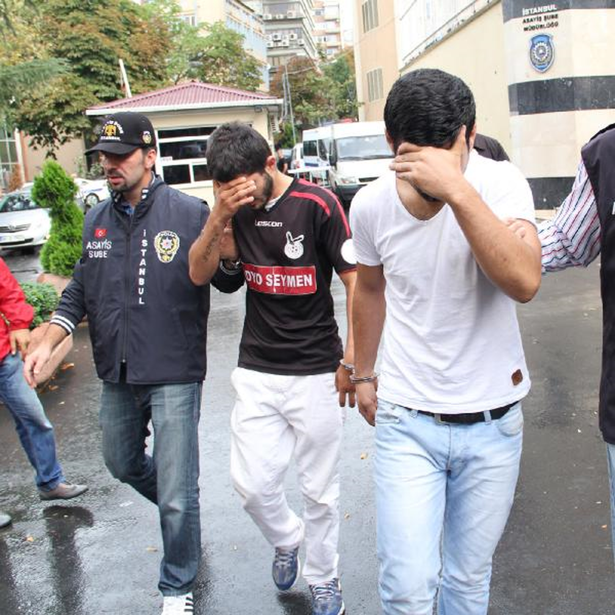 Sahaya Giren İki Taraftar Daha Adliyeye Sevk Edildi