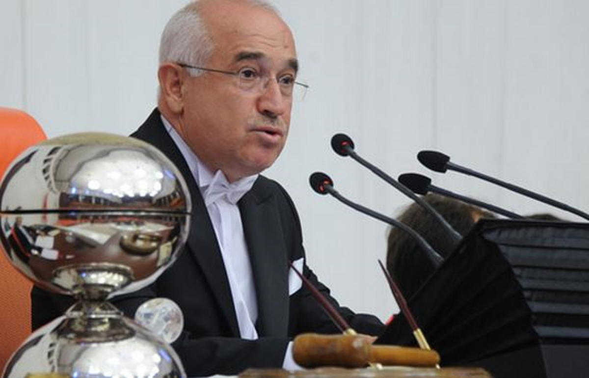 TBMM Başkanı Cemil Çiçek, Yeni Anayasa Çalışmasına İlişkin, "Siyasi Partilerin Uzlaşması Lazım.2012...