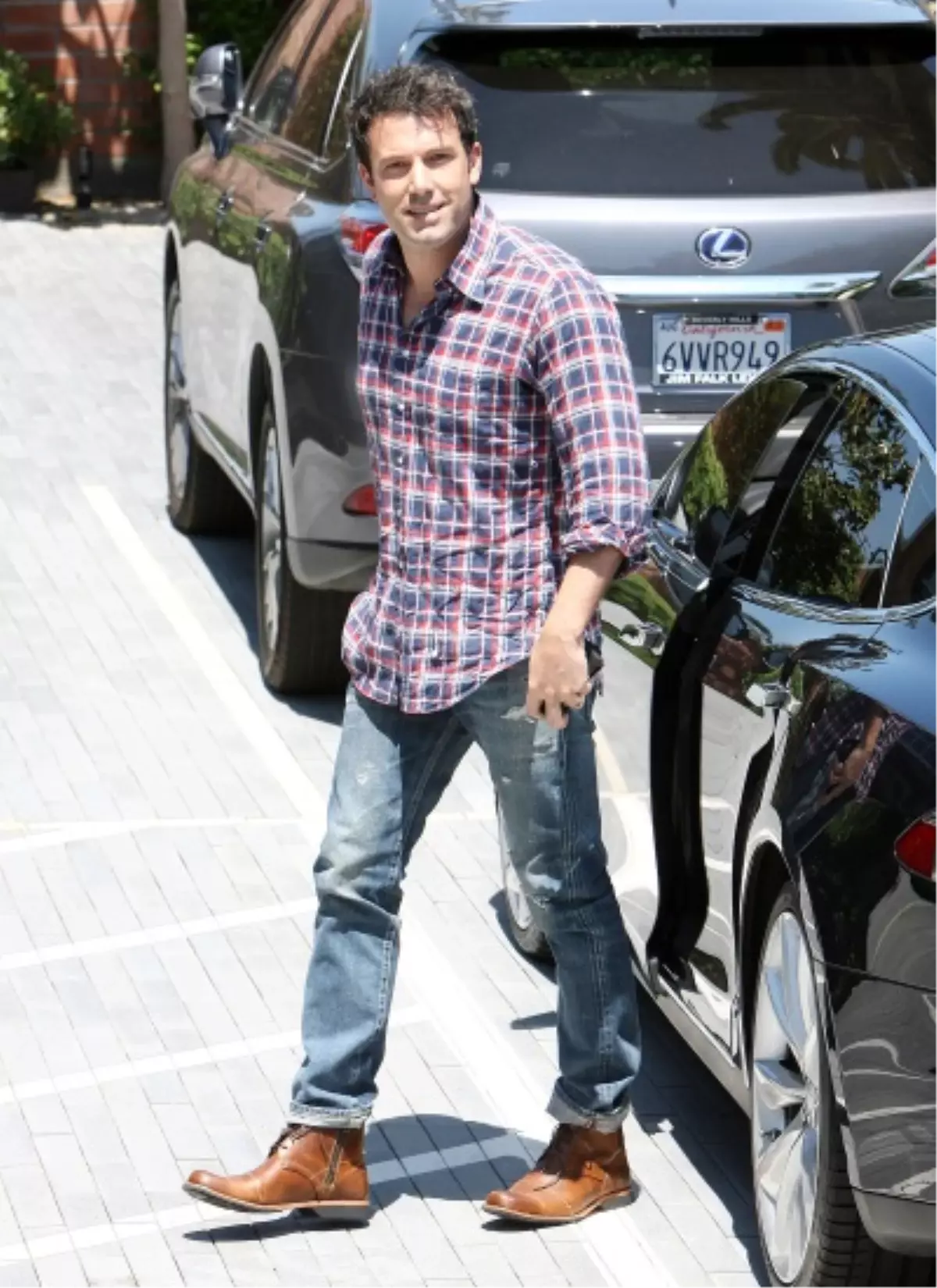 Ünlü aktör Ben Affleck, Wrangler ile Santa Monica Sokaklarında