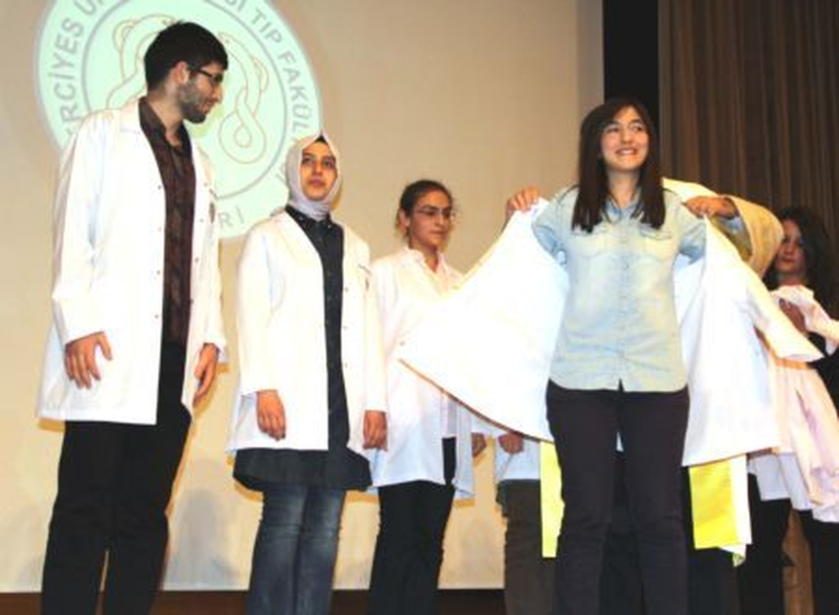 260 Doktor Adayı Önlüklerini Giydi