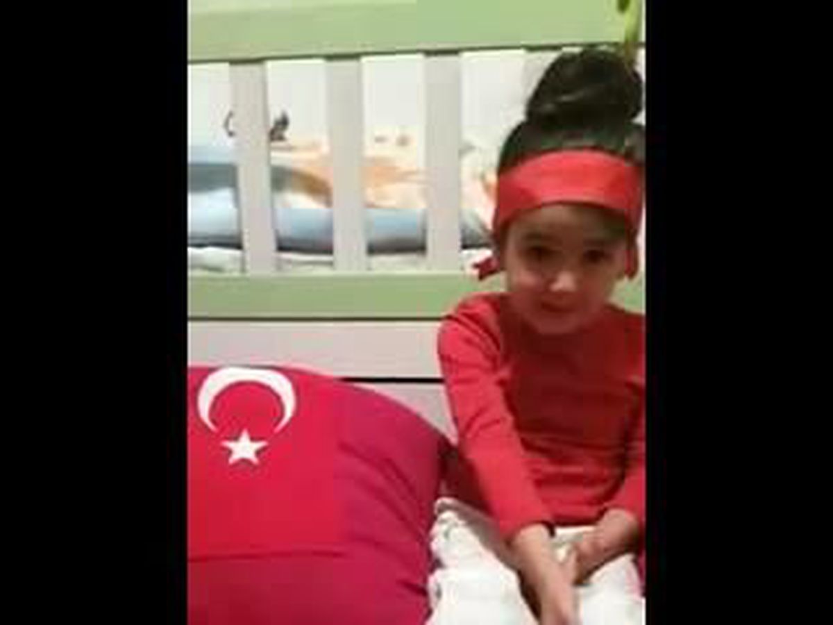 'Andımız'ı Okuyan 3,5 Yaşındaki Kız, İnternette Fenomen Oldu