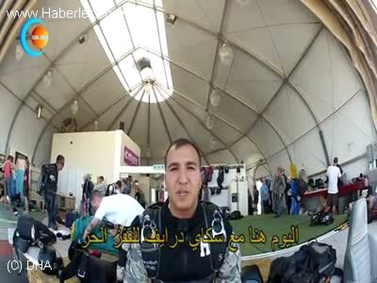 ABD\'de Yaşayan Türkmen, Paraşütle Atlayışında Türkmen Bayrağı Açtı