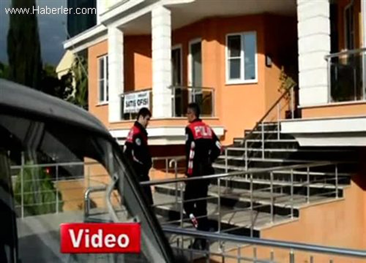 Balıkesir\'de Kaymakam Babasının Şüpheli Ölümü