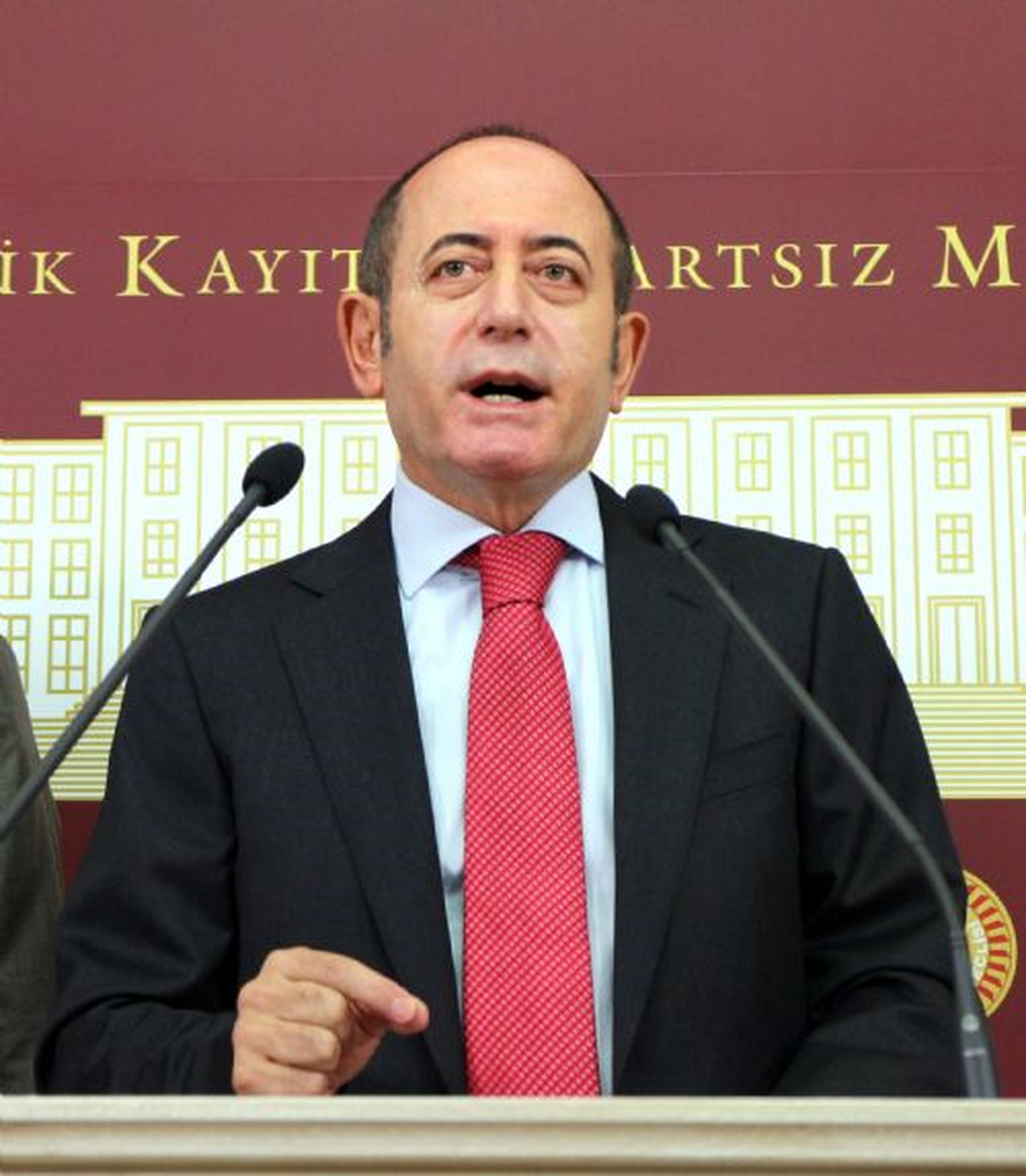 "Bu Paket Demokratikleşme İsmini Haketmiyor"