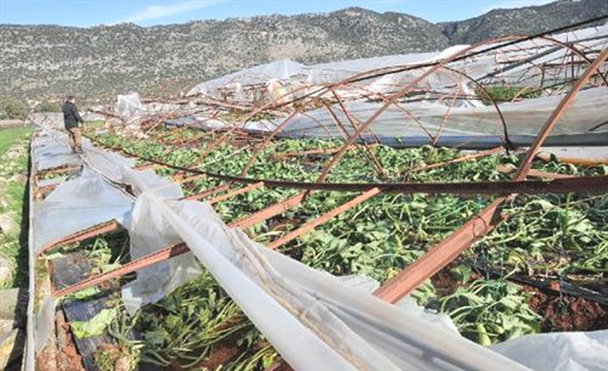 Demre\'de hortum seralara zarar verdi ANTALYA