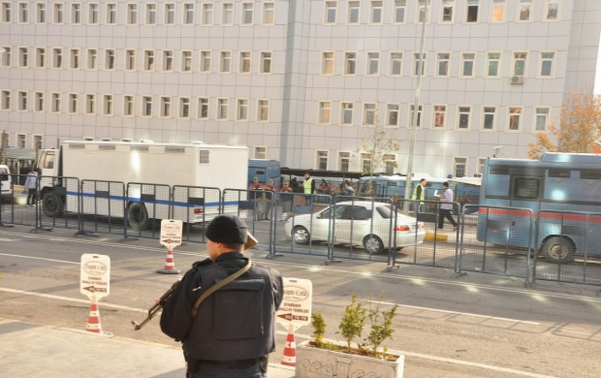 Diyarbakır Adliyesi\'nden Yarım Ton Uyuşturucu Çaldılar
