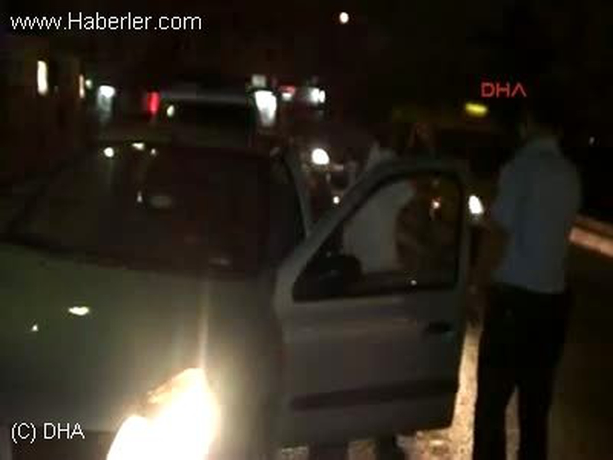 Dur İhtarına Uymadı, Polis Otosuna Çarptı