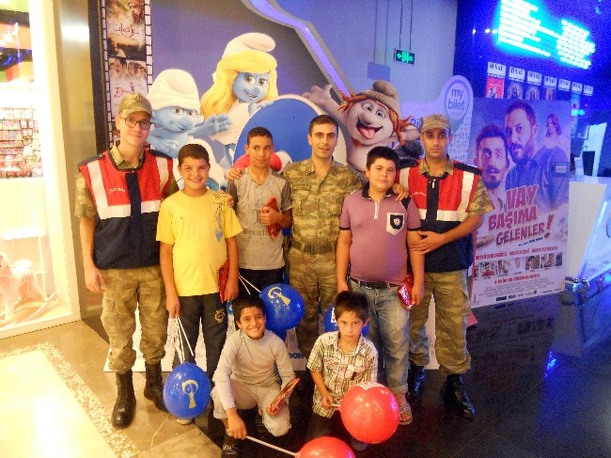 Gaziantep Jandarma\'dan Çocuklara Sinema Keyfi