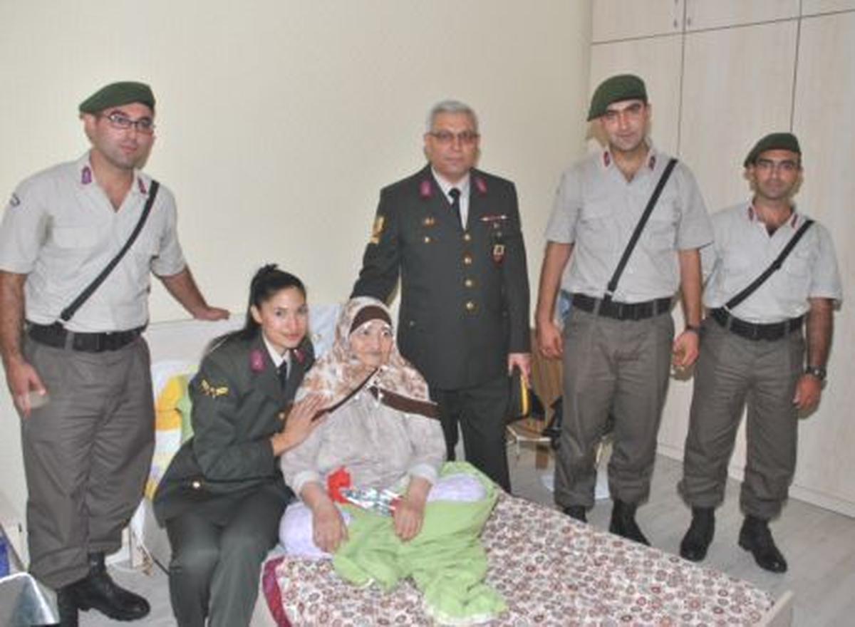 Jandarmadan Yaşlılara Ziyaret