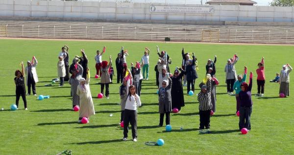 Kadınlardan Pardösülü Spor