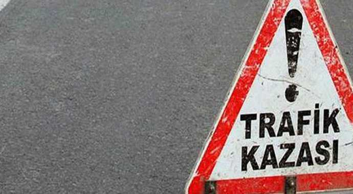 Kamyonla Otomobil Çarpıştı: 1 Ölü, 2 Yaralı