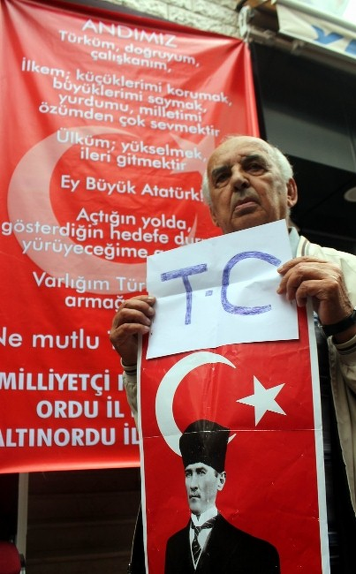 MHP\'den "Andımız" Eylemi