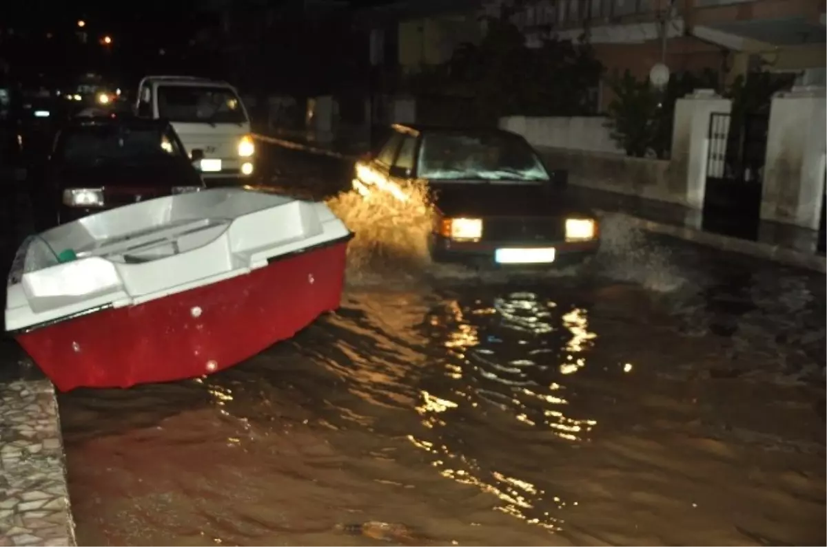 Milas Sokakları Venedik\'e Döndü