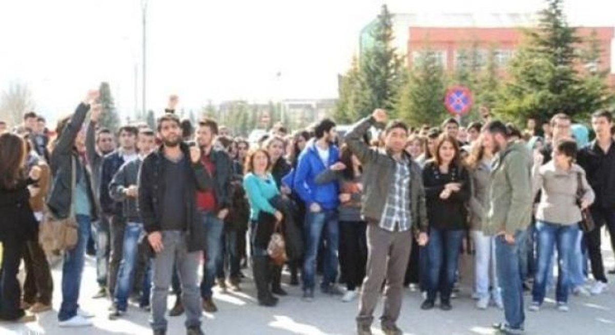 Öğrencilerinden Ulaşım Sorununu Protesto Etti