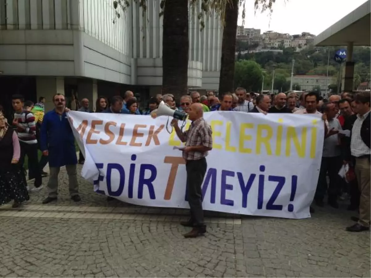 Öğretmenlerden Yönetmelik Protestosu