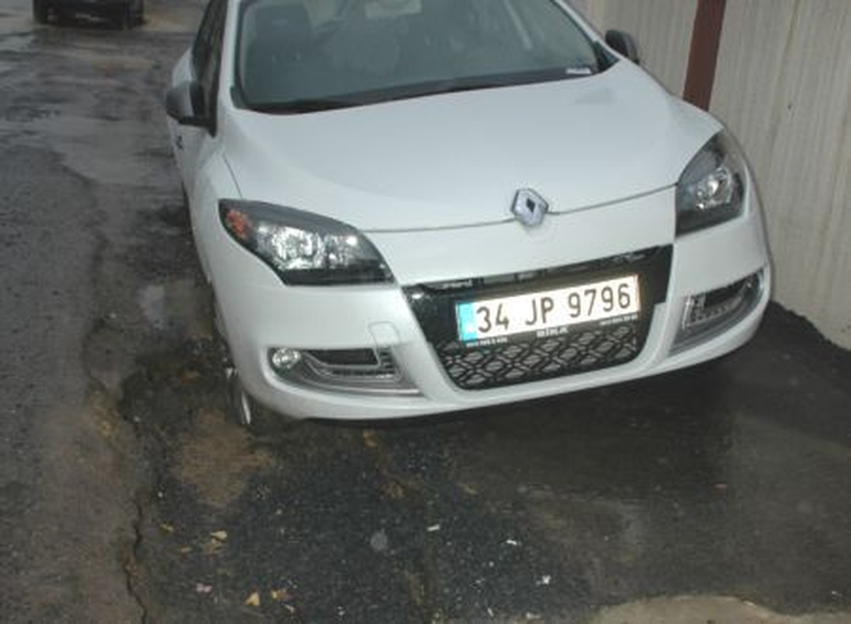 Sağanak Bazı Yollarda Çöküntü Meydana Getirdi