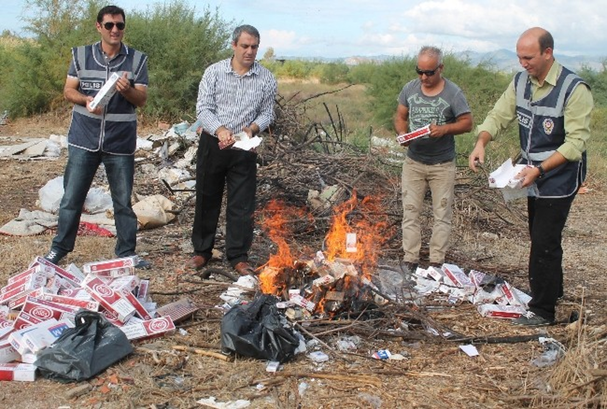 Selçuk\'ta Bin 350 Paket Kaçak Sigara İmha Edildi