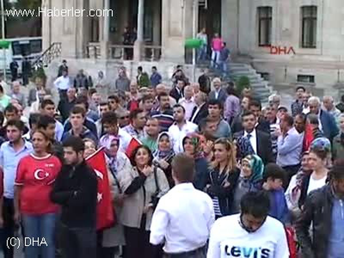 Ülkücüler, \'Ne Mutlu Türk\'üm Diyene\' Sloganıyla Demokratikleşme Paketini Protestoto Etti