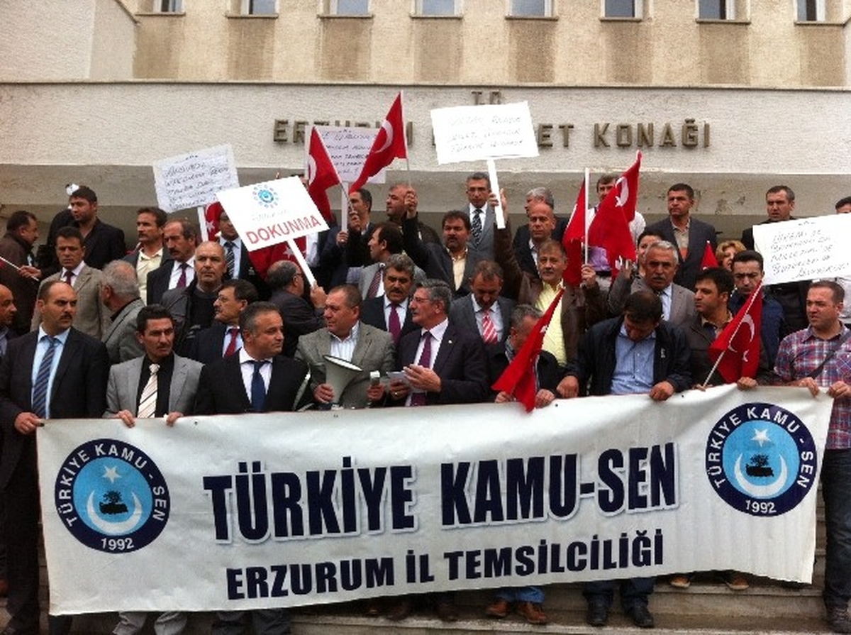 Valilik Önünde \'Andımız" Protestosu