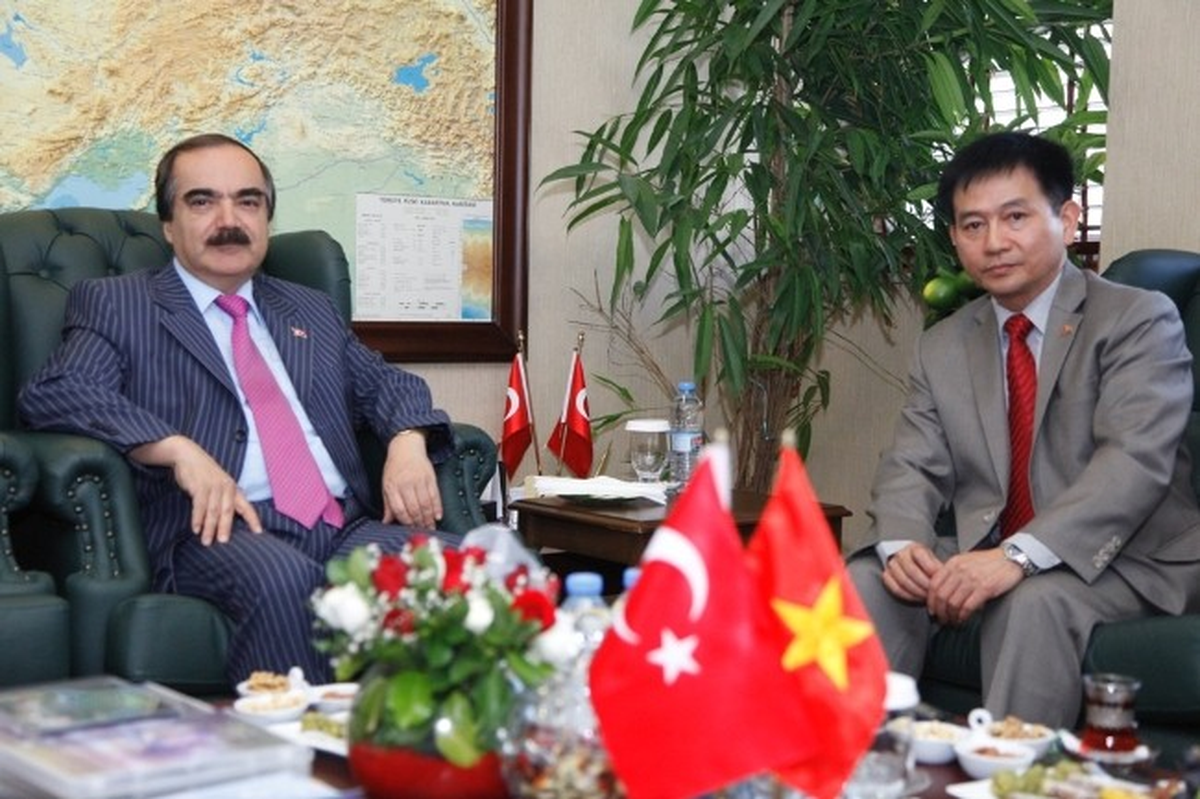 Vietnam Büyükelçisi\'nden Vali Coş\'a Ziyaret