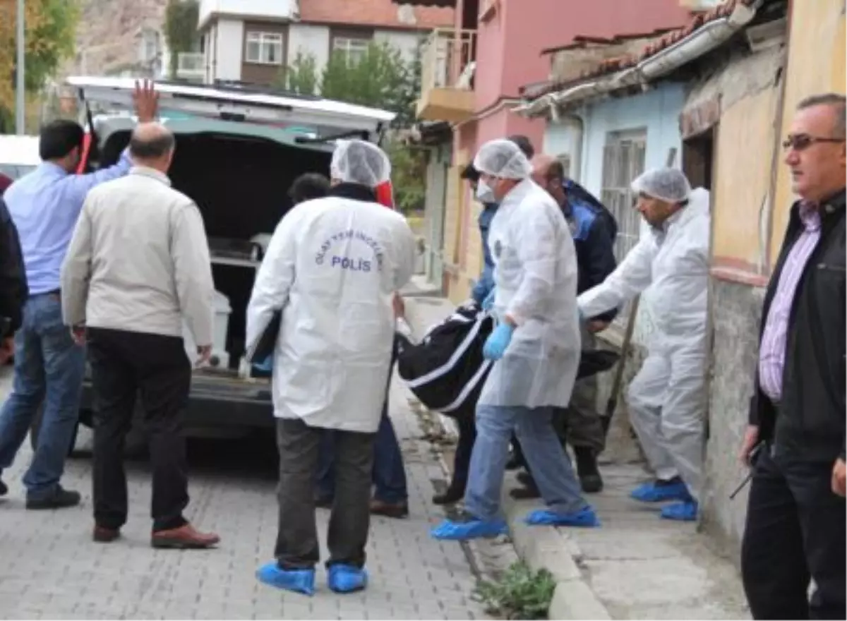 Afyonkarahisar\'da Geçen Yıl Kaybolan Kişinin Cesedi Metruk Evde Bulundu