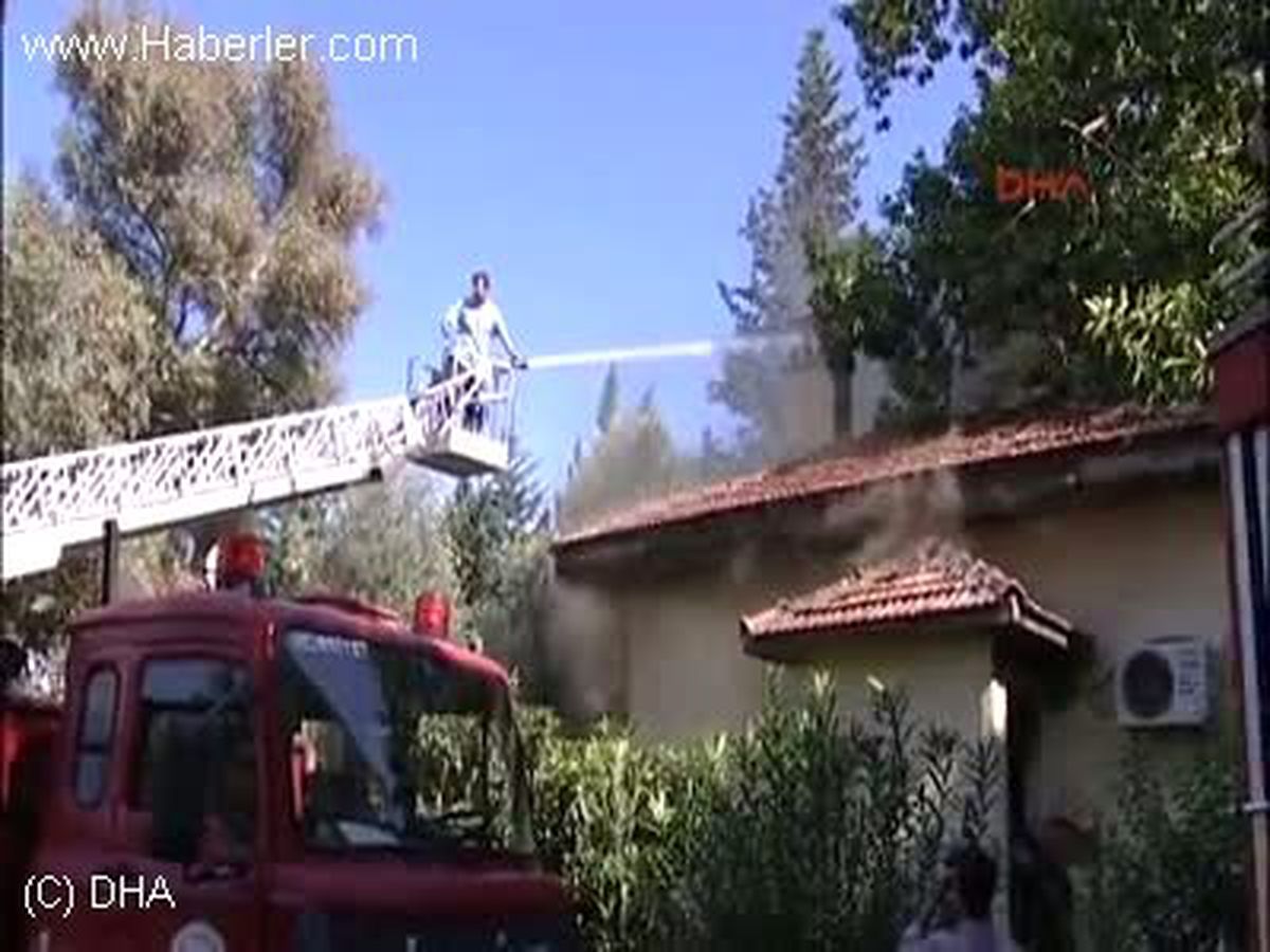 Evlerinin Yanışını Böyle Seyrettiler