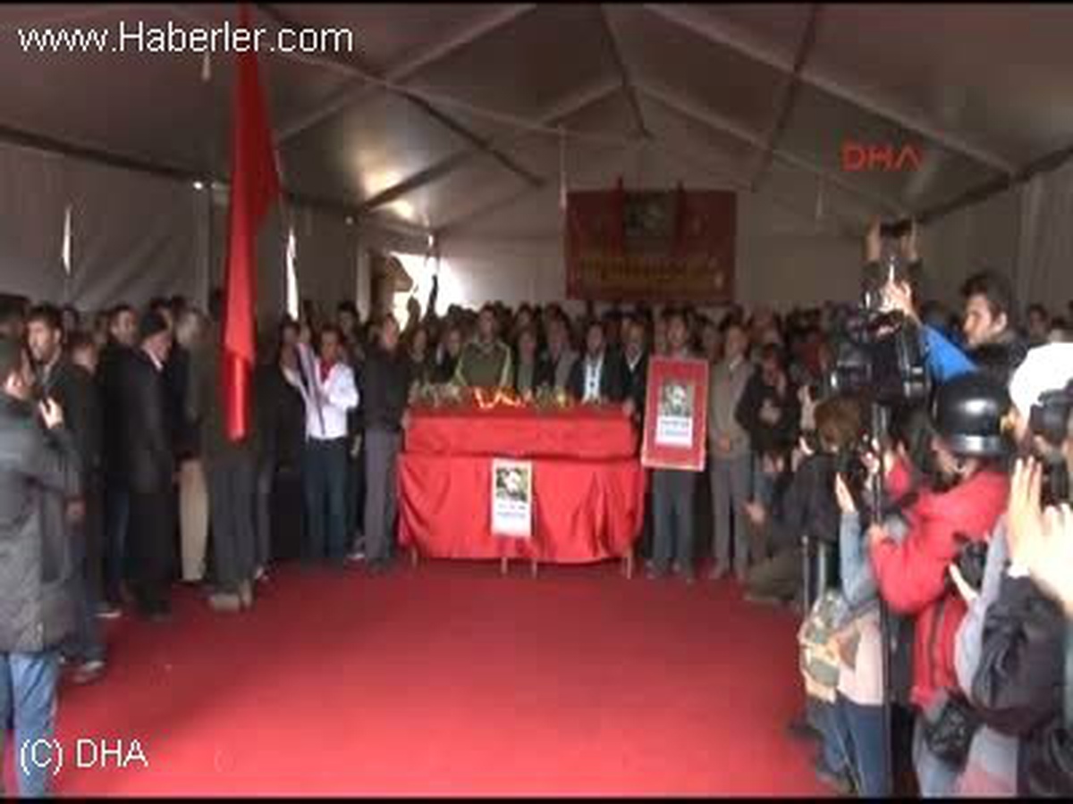 Hasan Ferit Gedik\'in Cenazesi Gülsuyu\'na Doğru Yola Çıktı