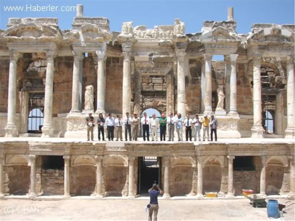 "Hierapolis Antik Tiyatrosu"Nun Restorasyonu Tamamlandı