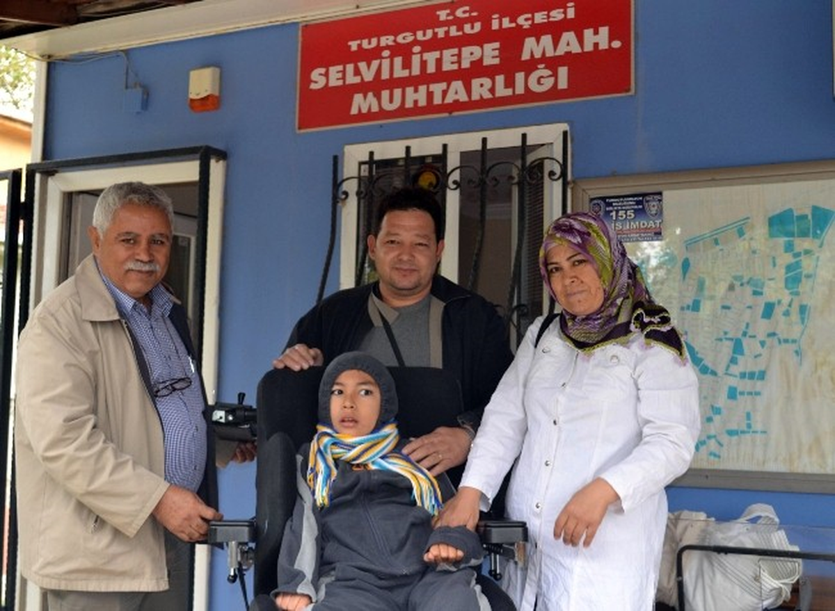 İmamdan Akülü Araba Jesti