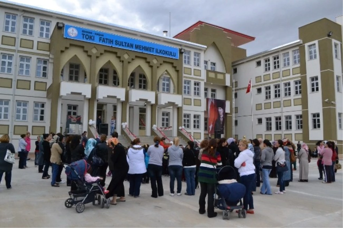 TOKİ Fatih Sultan Mehmet İlkokulu\'nda Eğitim Başladı