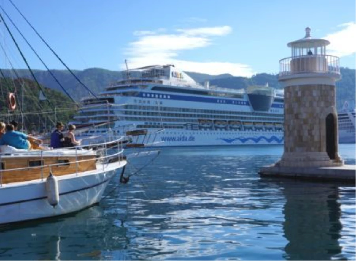 Marmaris\'te Kruvaziyer Turizminde Ekim Bereketi