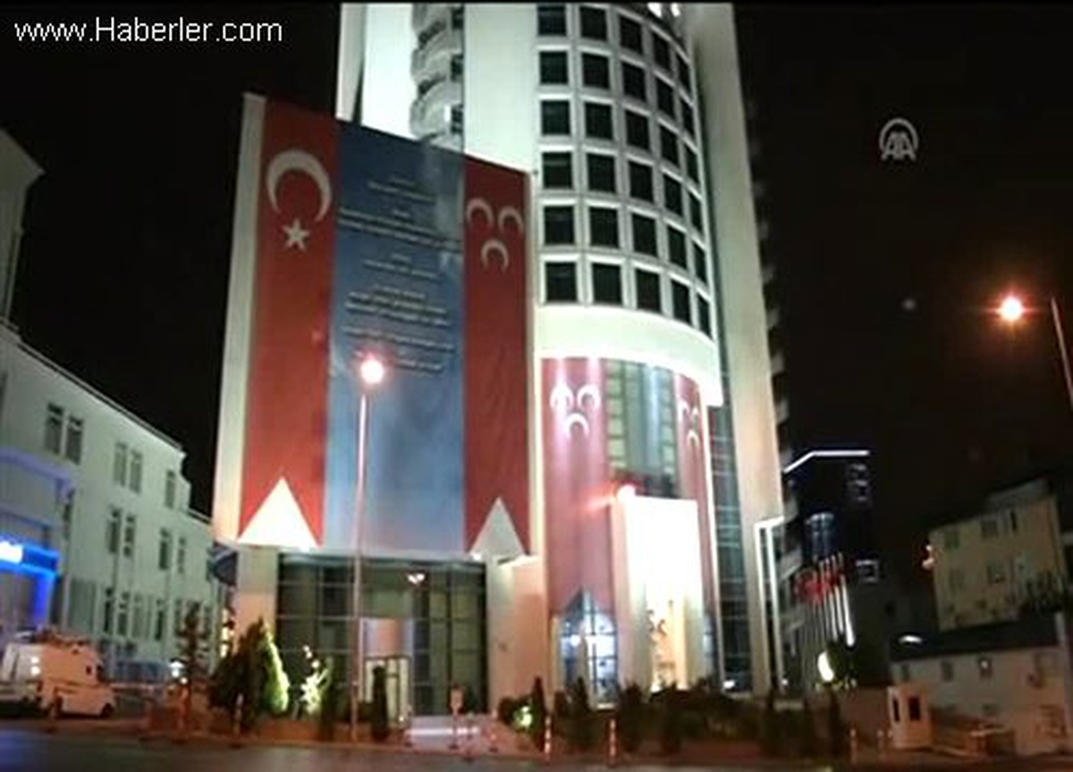MHP Genel Merkezi Binasına Andımız Afişi Asıldı