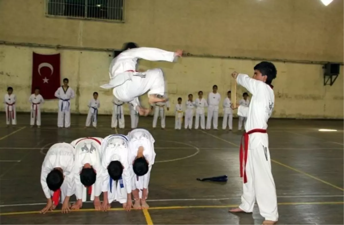 Otlu\'da 10 Yıldır Ücretsiz Taekwondo Kursu