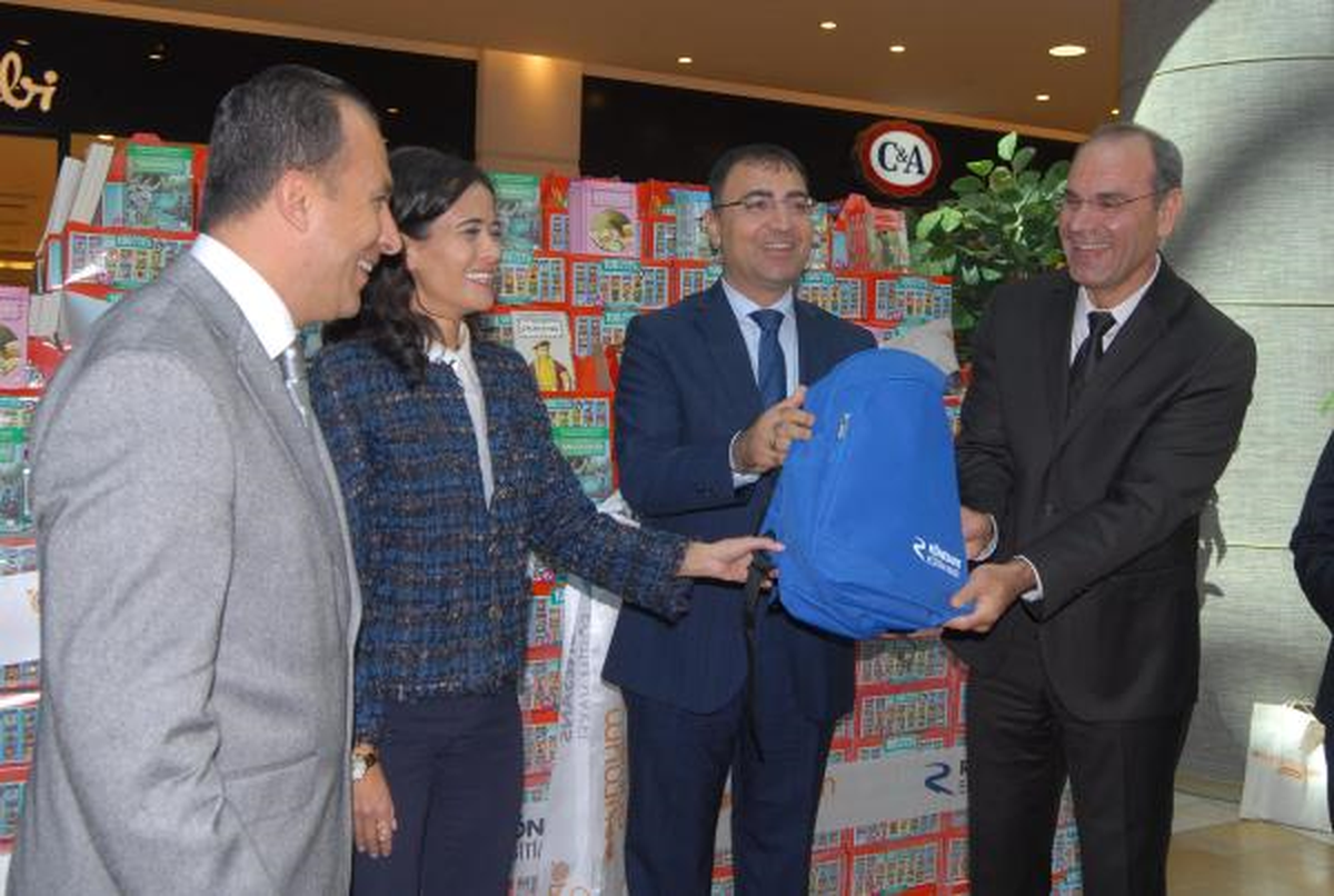 Rönesans Eğitim Vakfı, Öğrencilere 25 Bin Kitap Bağışladı