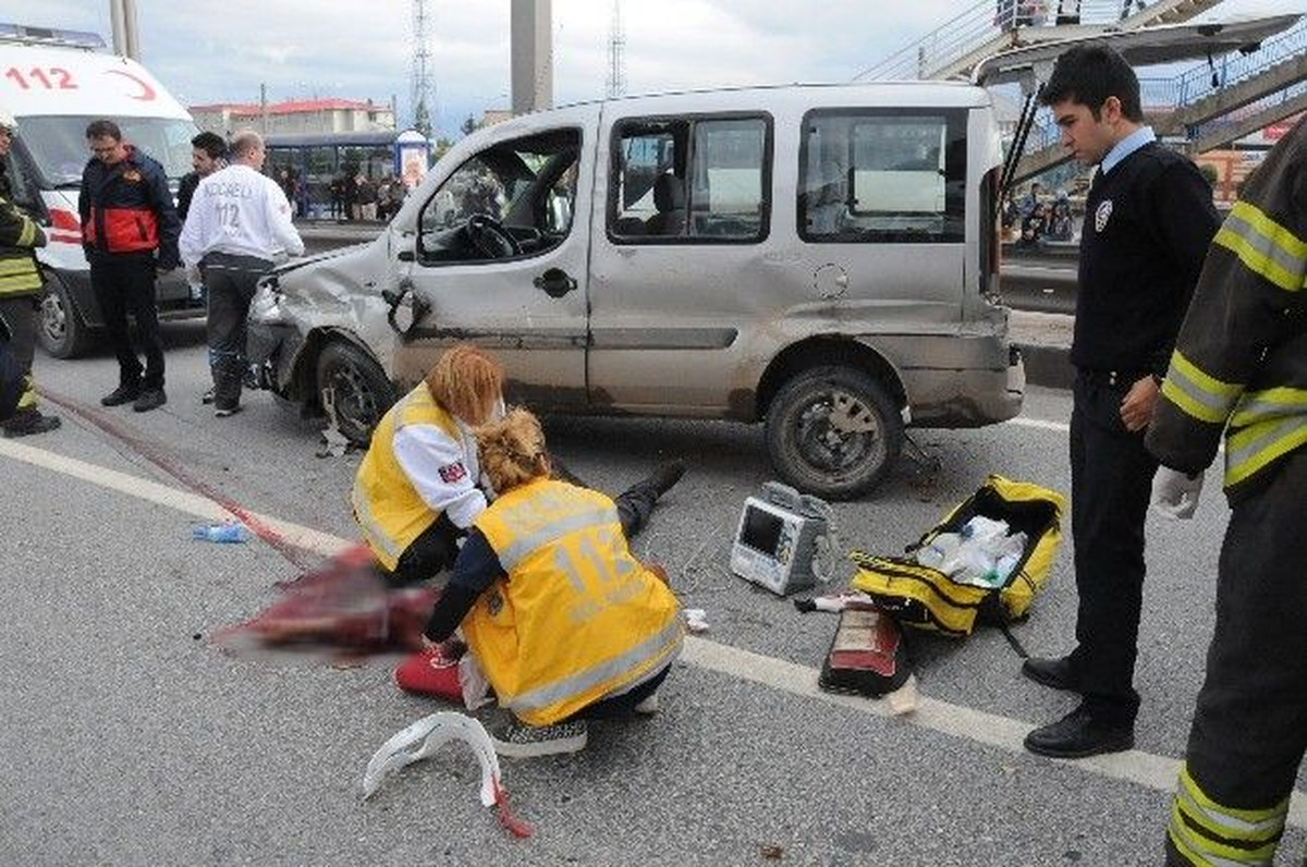 Takla Atan Araçtan Fırlayan Sürücü Yaralandı
