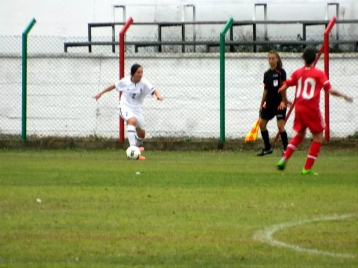 Türkiye U15 Kız Takımı, Hazırlık Maçında Azerbaycan\'ı 4-2 Mağlup Etti