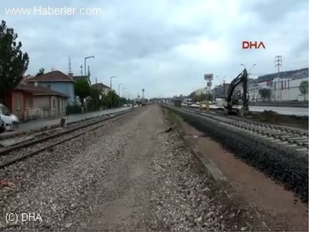 Yüksek Hızlı Tren Hattının İzmit Kent İçi Geçişinde Ray ve Traves Döşemesi Başladı