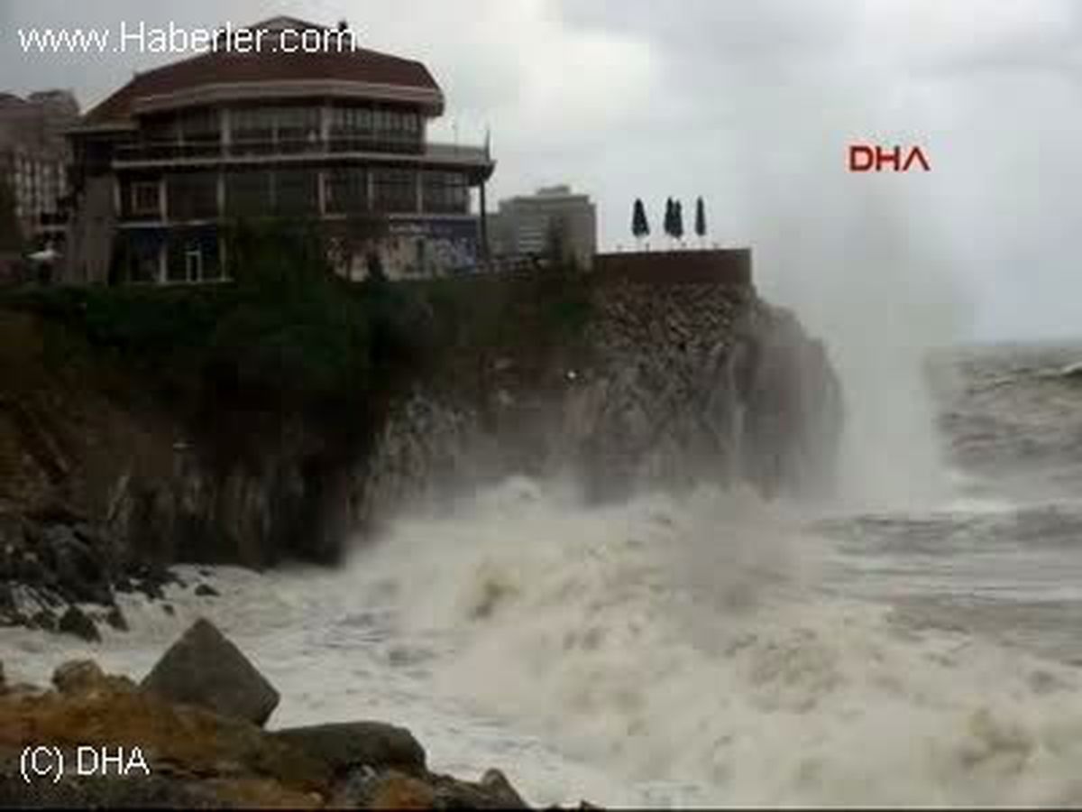 Zonguldak\'ta Dev Dalgalar