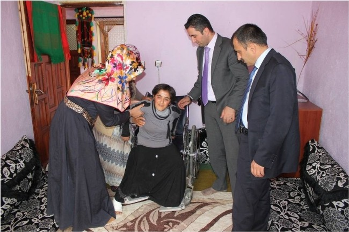 Aile ve Sosyal Politikalar İl Müdürlüğü Gönül Elçisi Timur\'dan Örnek Davranış