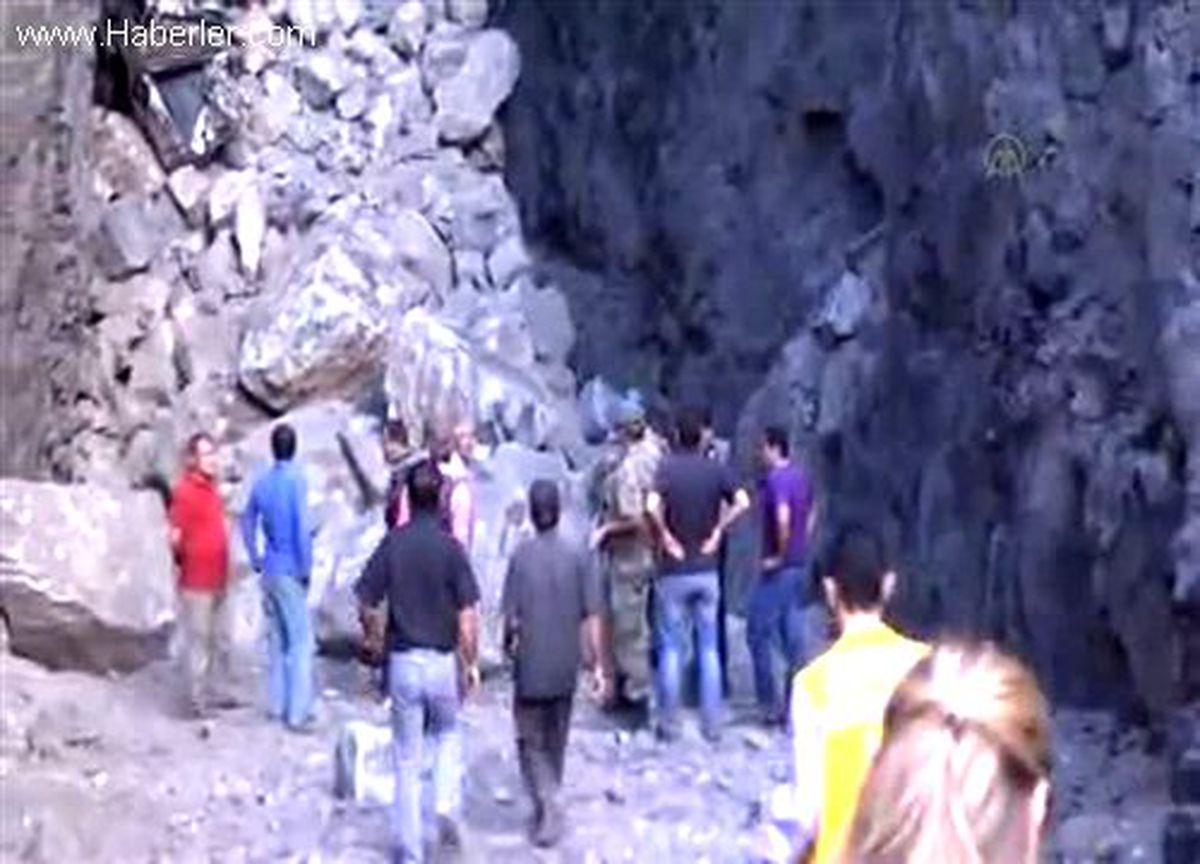 Araç uçuruma yuvarlandı: 2 ÖLÜ