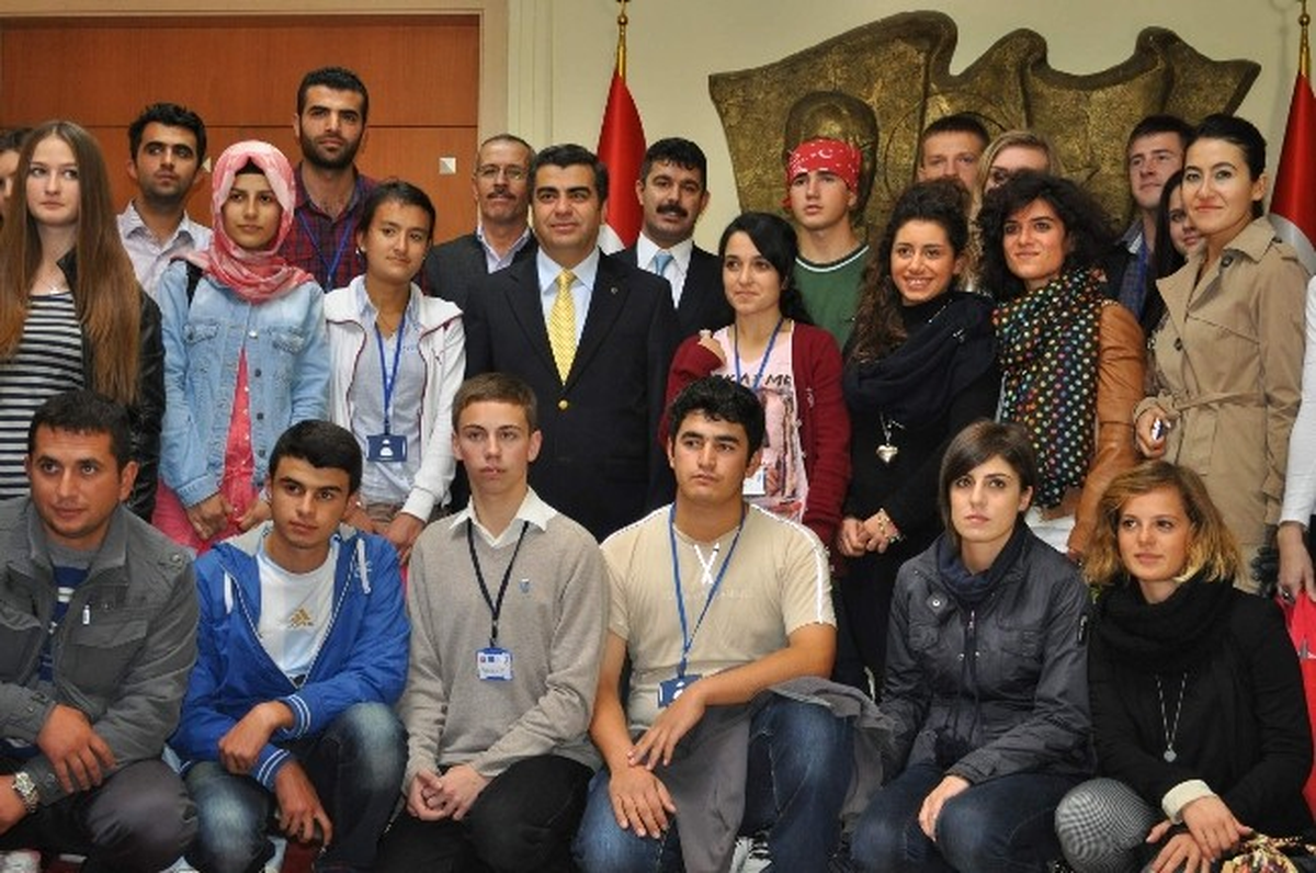 Avrupalı Öğrenciler, Vali Düzgün\'ü Ziyaret Etti