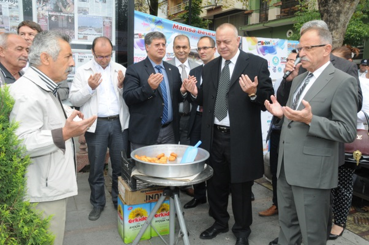 Başkan Ergün Merhum Annesi İçin Lokma Döktürdü