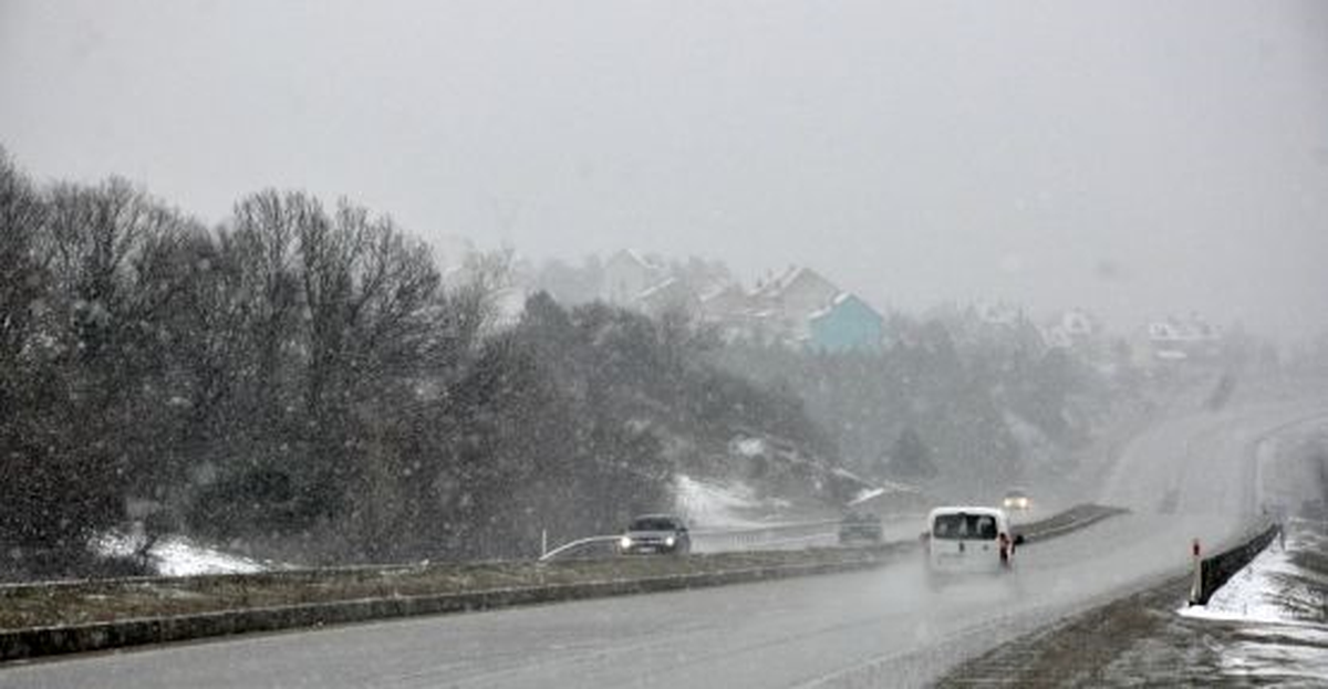 Bolu Dağı\'nda İlk Kar Kar Ulaşımı Etkiledi
