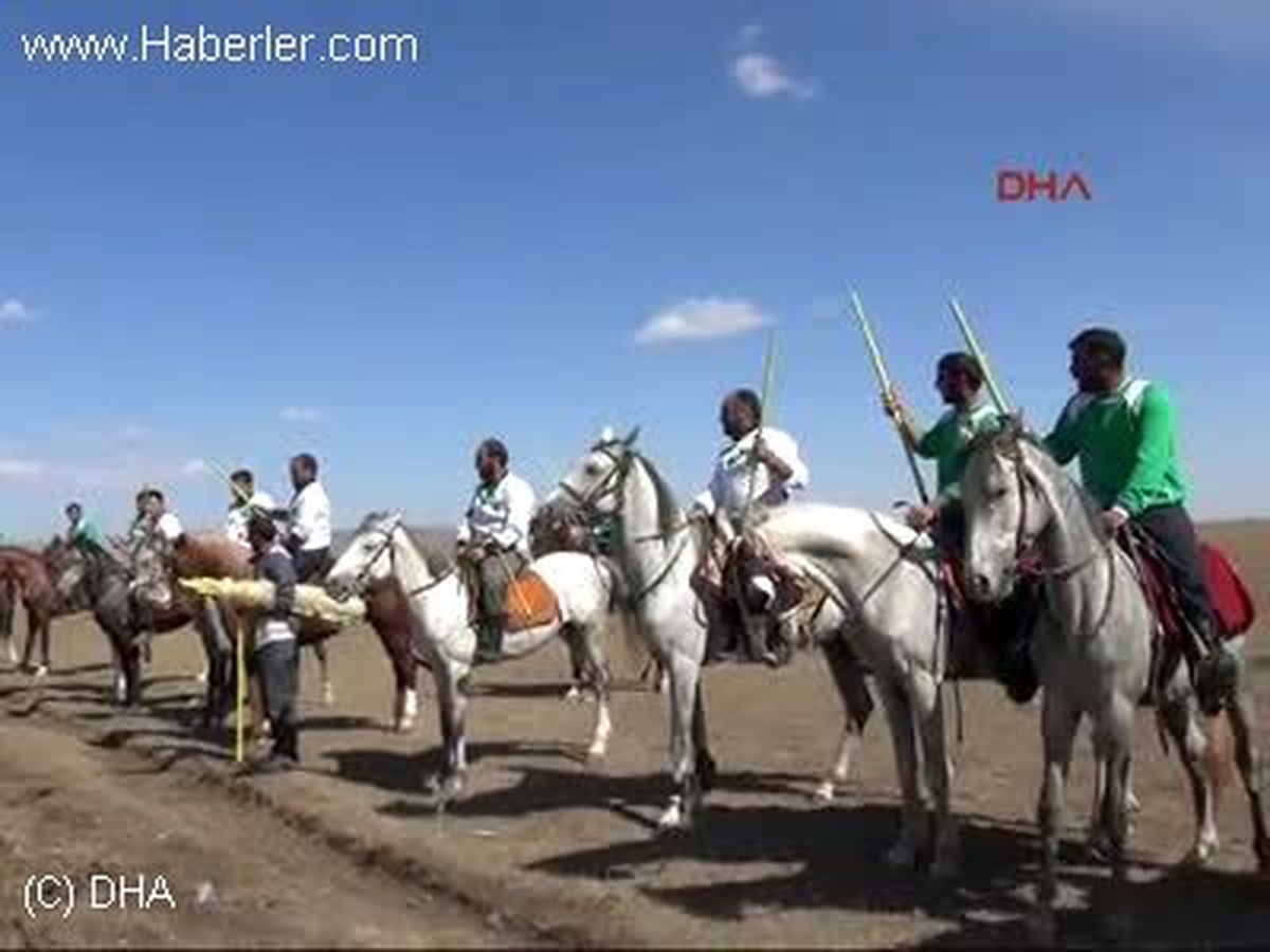 Cirit Sahasında Atların Kavgası
